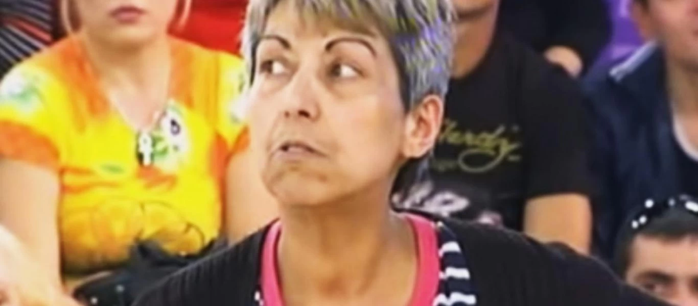 Η γυναίκα «αντιπρόσωπος» επέστρεψε και δεν την αναγνωρίζει κανείς (βίντεο)